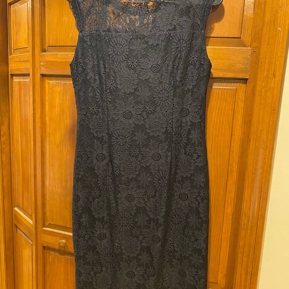 Little Black dress for New Years Eve ( or any formal occasion) 🖤🖤 - Picture 4 of 5